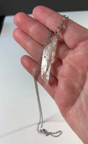 Faden Quartz Pendant Necklace